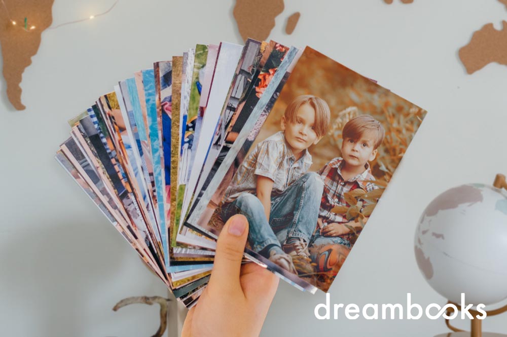 Não deixes que os melhores momentos fiquem perdidos nas galerias do telemóvel! Imprime fotos e recorda essas memórias para sempre. Imprimir fotos torna possível materializar experiências e momentos especiais. Vê 8 razões pelas quais deves imprimir as tuas fotos preferidas.